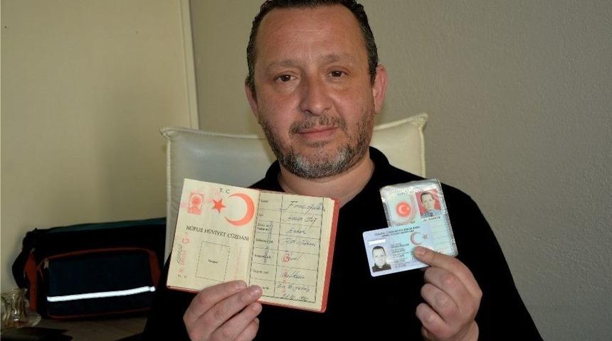 Gazetecinin Kimlik Koleksiyonu