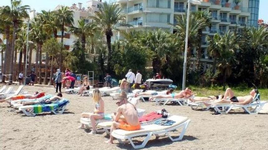 Marmaris Sahilleri Cıvıl Cıvıl