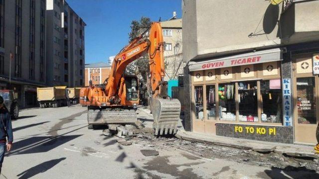 Bayburt’ta Asfalt Ve Kaldırım Çalışmaları Başladı