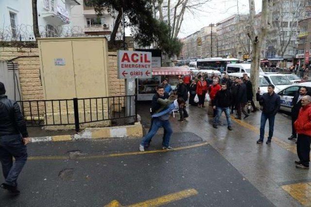 Hastane Bahçesinde Yol Verme Kavgası