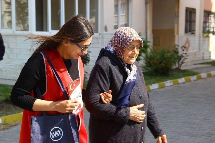 (özel Haber) Sosyal Medyanın Yeni Fenomeni "evetçi" Ayşe Nine G5