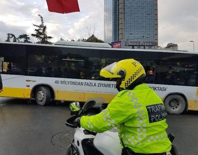 Fenerbah&ccedil;e Taraftarları İle Polis Arasında Arbede 1