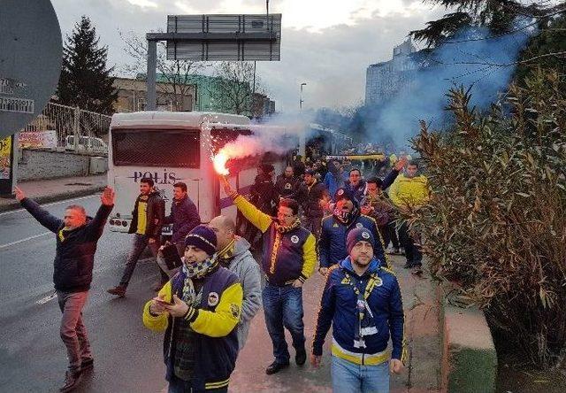 Fenerbah&ccedil;e Taraftarları İle Polis Arasında Arbede 2