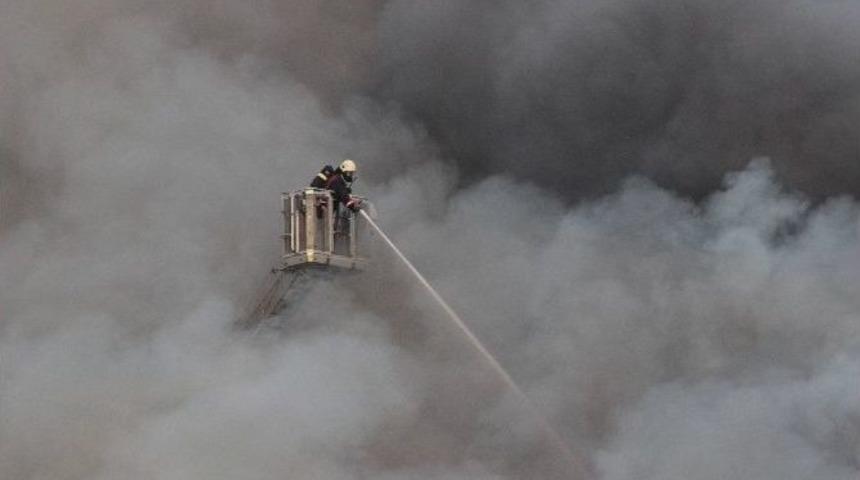 Ataşehir&rsquo;de İki Katlı Demir Doğrama At&ouml;lyesinde Yangın