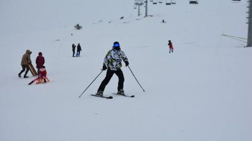 Nemrut Kayak Merkezine Yoğun İlgi