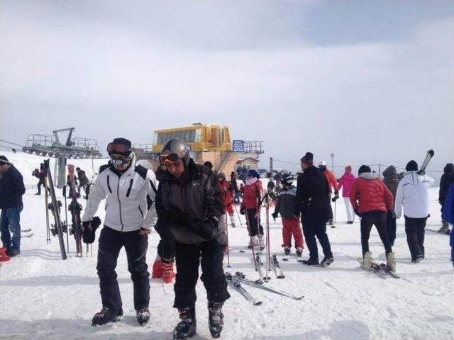 Nemrut Kayak Merkezine Yoğun İlgi