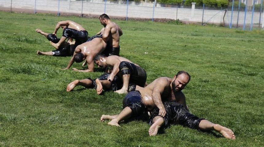 D&ouml;şemealtı G&uuml;reş Takımı Yağlı Antrenmanlara Başladı