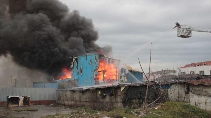 Ataşehir&rsquo;de Y&uuml;rekleri Ağza Getiren Yangın