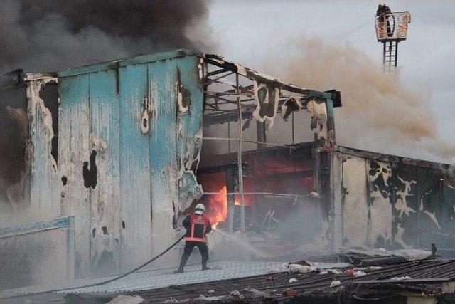 Ataşehir&rsquo;de Y&uuml;rekleri Ağza Getiren Yangın 2