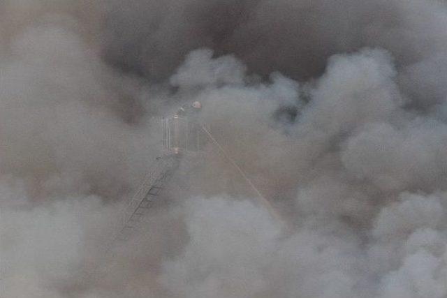 Ataşehir&rsquo;de Y&uuml;rekleri Ağza Getiren Yangın 3