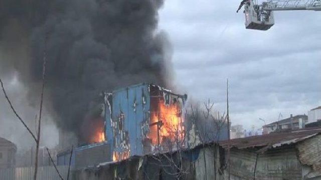 Ataşehir'de Bir Atölyede Yangın...