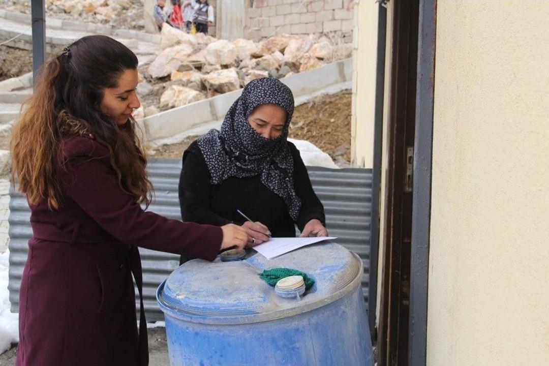 Başkale&rsquo;de Bin Aileye Yardım