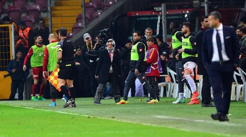 T&uuml;rkiye&rsquo;nin İlk Kadın Saha Komiseri Tt Arena&rsquo;da G&ouml;revdeydi
