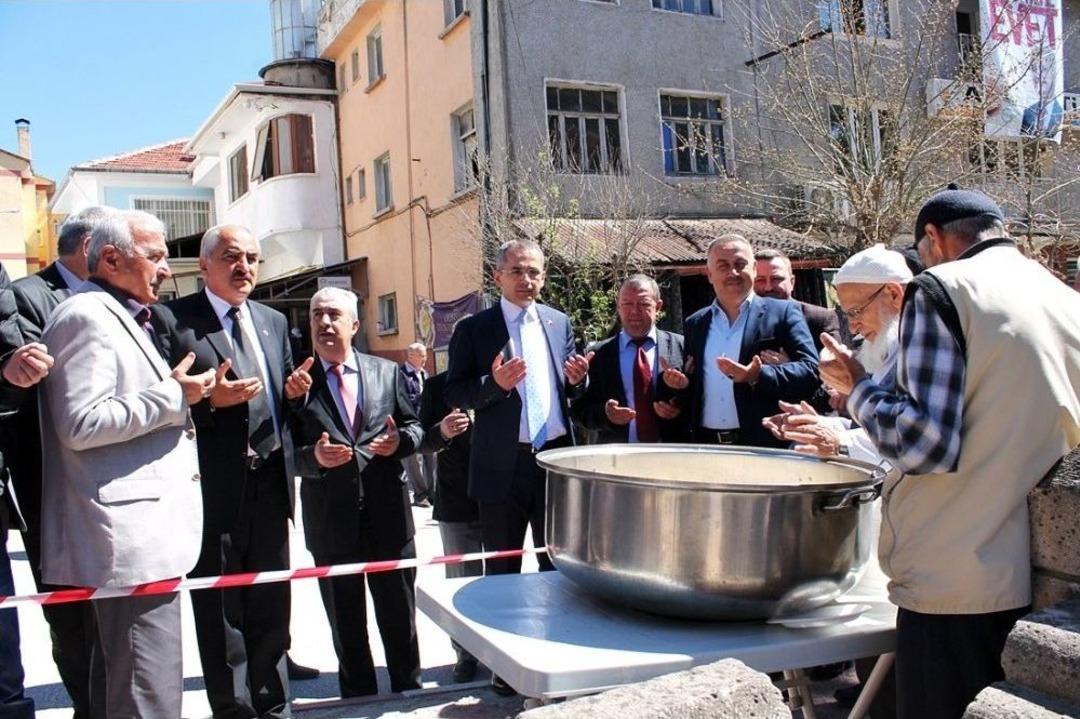 Tosya&rsquo;da 5 Bin Kişiye Pilav Dağıtıldı