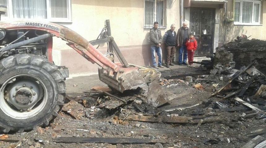 Yanan Evi Belediye Ekipleri Temizledi