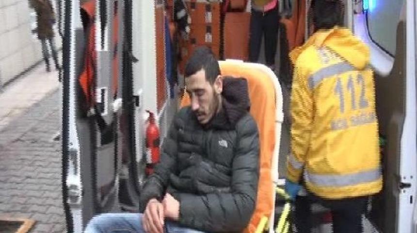 Beyoğlu'nda Iki Kişinin Yaralandığı Kavga G&uuml;venlik Kamerasında...