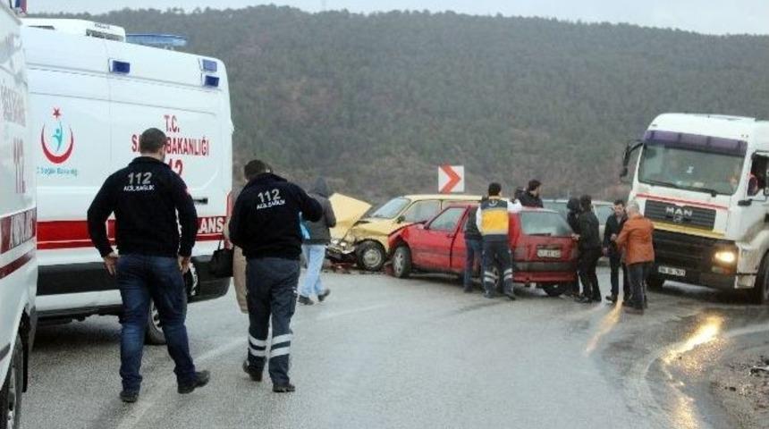 Tavşanlı-emet Karayolu&rsquo;nda Trafik Kazası: 6 Yaralı
