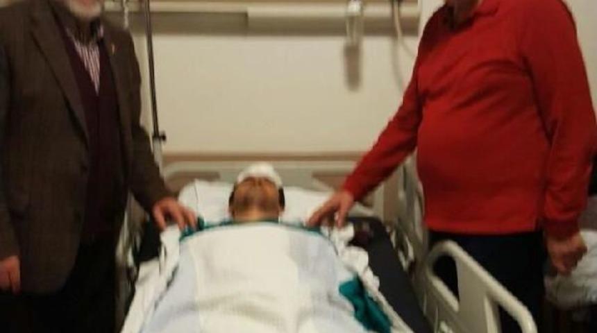 Afyonspor Otob&uuml;s&uuml;ne Taşlı Saldırı: 1 Ağır Yaralı (2)