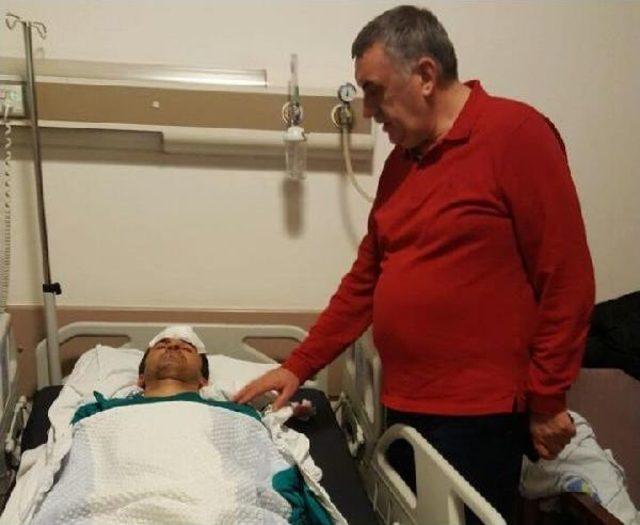 Afyonspor Otob&uuml;s&uuml;ne Taşlı Saldırı: 1 Ağır Yaralı (2) 1