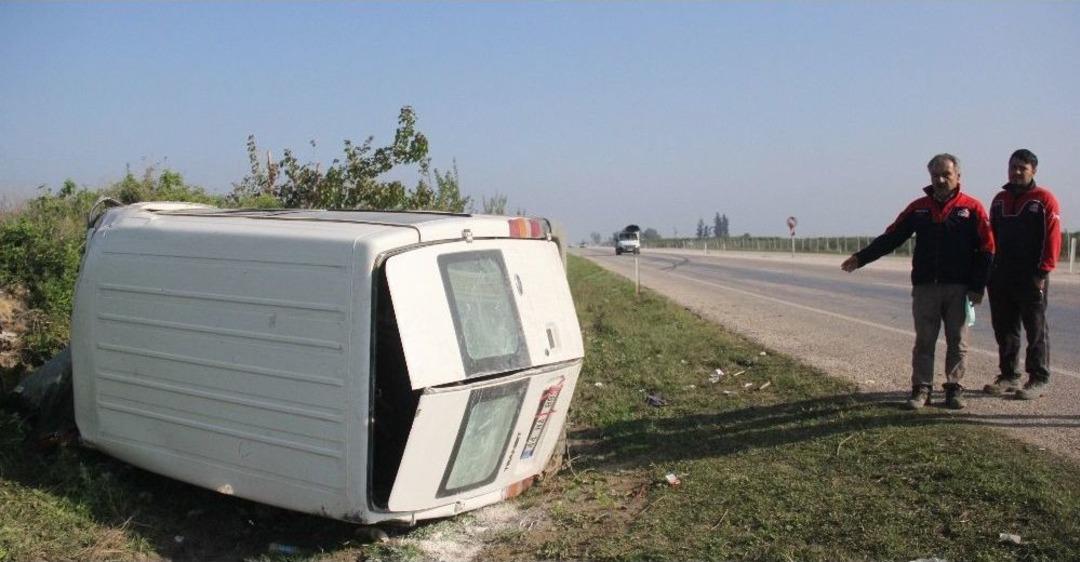 Takla Atan Minib&uuml;ste Baba Ve Oğlun Burnu Bile Kanamadı
