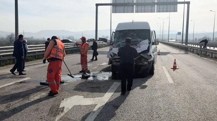 Engellileri Taşıyan Servis Aracı Kaza Yaptı 6 Kişi Yaralandı