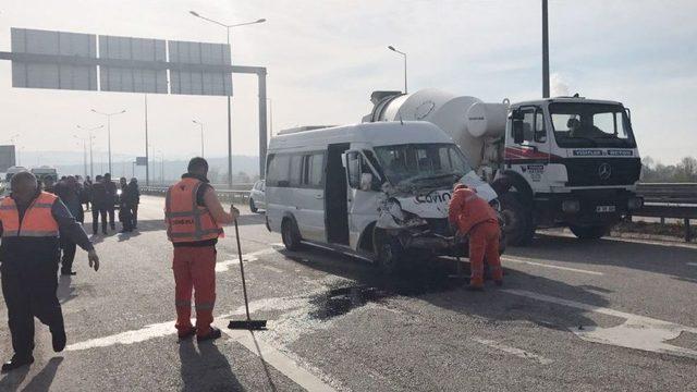 Engellileri Taşıyan Servis Aracı Kaza Yaptı 6 Kişi Yaralandı 2