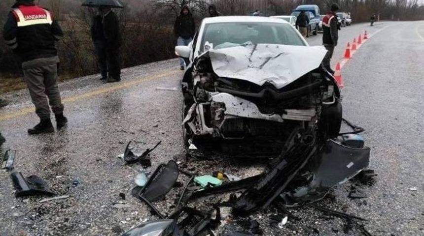 K&uuml;tahya&rsquo;da Trafik Kazası: 7 Yaralı