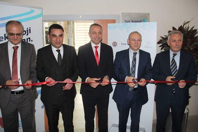 Atat&uuml;rk &Uuml;niversitesi İle T&uuml;rk Telekom Arasında İşbirliği Protokol&uuml; İmzalandı 2