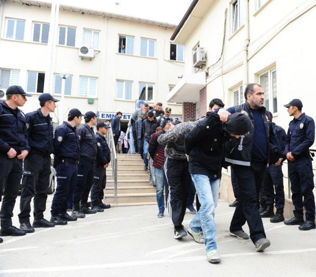 Bursa&rsquo;daki Dev Uyuşturucu Operasyonu Helikopter Kamerasında