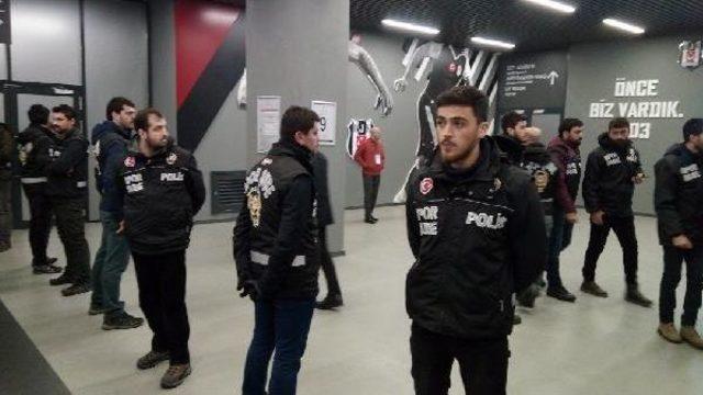 Beşiktaş - Fenerbah&ccedil;e Derbisi Sonrası Soyunma Odası Koridorunda G&uuml;venlik &Ouml;nlemi 1
