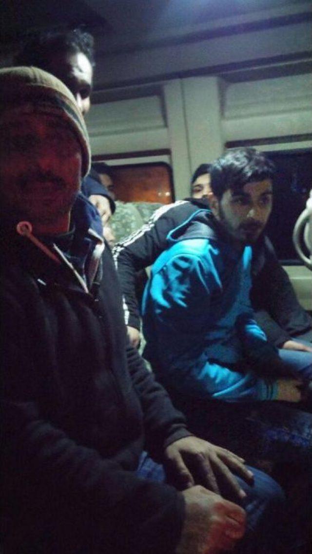 Tekirdağ’Da Çalıntı Kamyonetten 25 Kaçak Çıktı