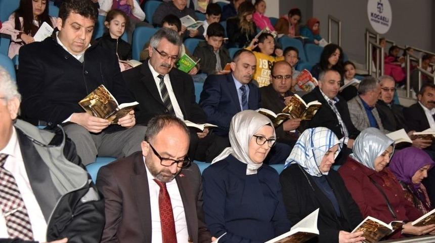 Başkan &Uuml;z&uuml;lmez Ve Milletvekili Katırcıoğlu Kitap Okudu