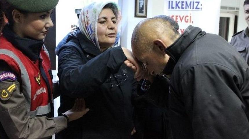 Gurbet&ccedil;i Annenin 9 Yıllık Evlat Hasretini Jandarma Bitirdi