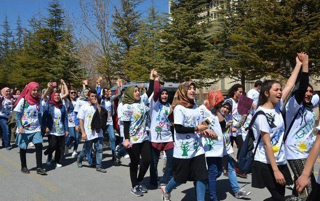 Sel&ccedil;uk &Uuml;niversitesinde, &lsquo;otizm Farkındalığı&rsquo; Y&uuml;r&uuml;y&uuml;ş&uuml; 1