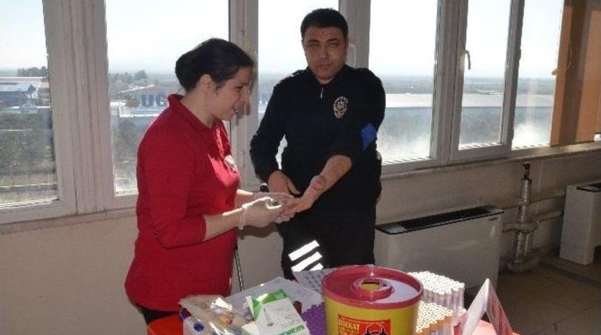 Polisler Kızılay&rsquo;a Kan Bağışladı