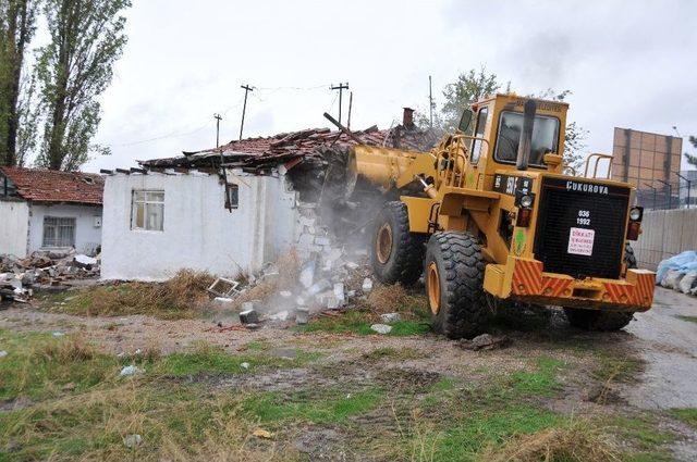 Mamak’ta 30 Bin 500 Gecekondu Yıkıldı