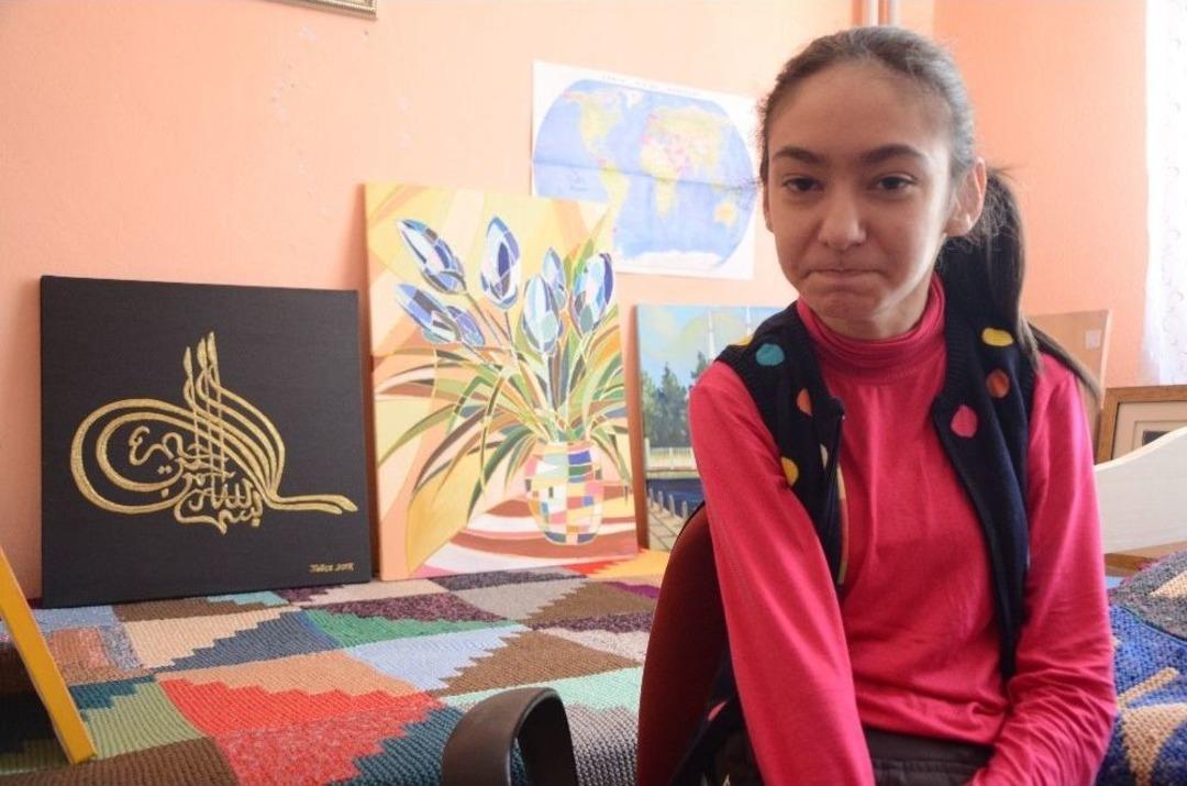 Bu Harika Resimleri Bedensel Engelli Tuğ&ccedil;e Yaptı