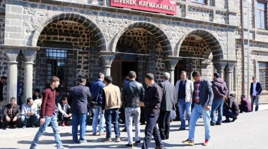 G&uuml;venlik Nedeniyle Trafiğe Kapatılan Cadde Esnafı Eylem Yaptı