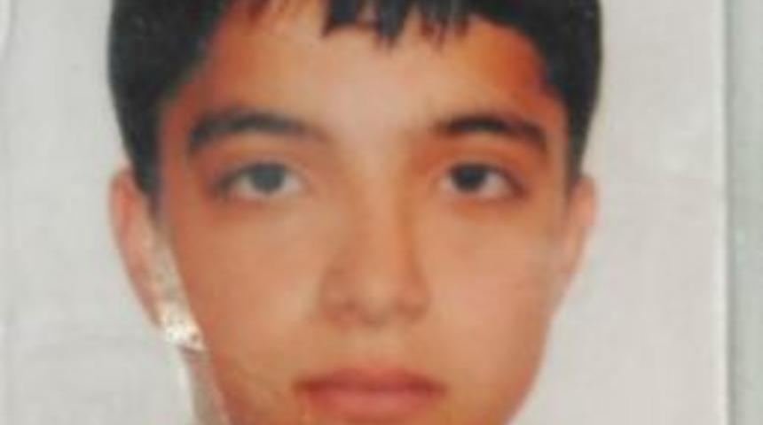 Sokak Ortasında Bı&ccedil;aklanan Gen&ccedil;, Hastanede &Ouml;ld&uuml;