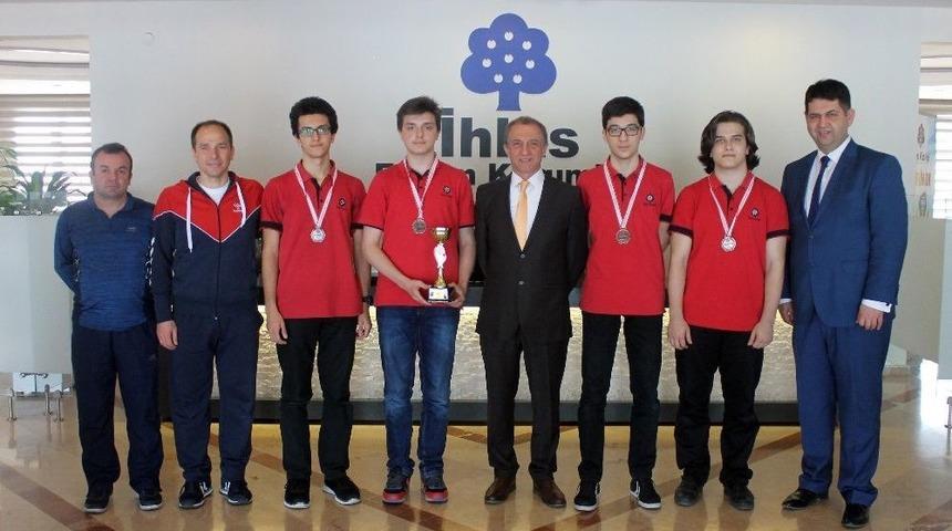 İhlas Koleji Satran&ccedil; Takımı T&uuml;rkiye Şampiyonası&rsquo;na Katılacak