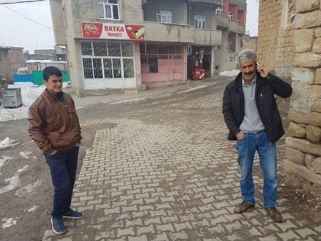 Telefonla Konuşabilmek İ&ccedil;in Damlara Ve Tepelere &Ccedil;ıkıyorlar 1