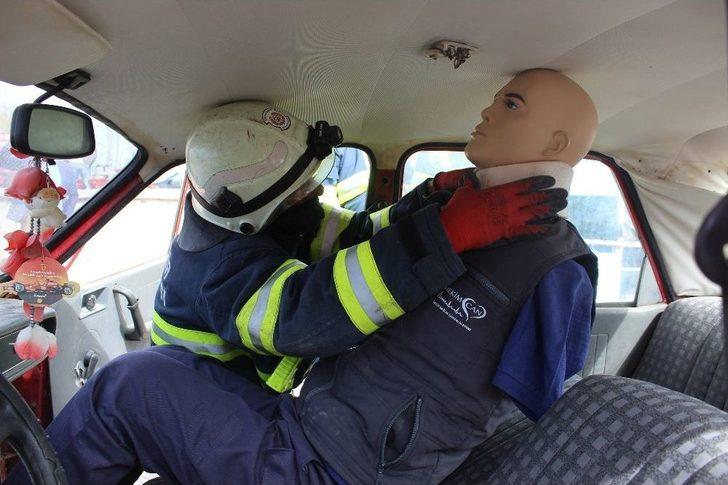 Sıkışmalı Kaza Tatbikatı Gerçeğini Aratmadı G4