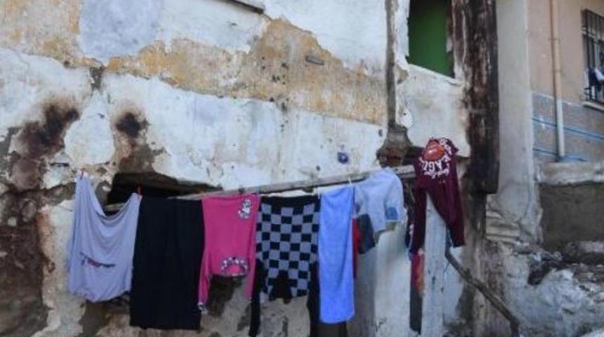 Bir Yanda Yıkım &Ouml;b&uuml;r Yanda Yaşam