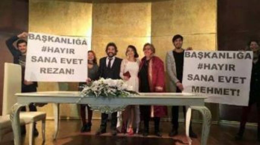 Nikah Masasından Referandum Pankartı