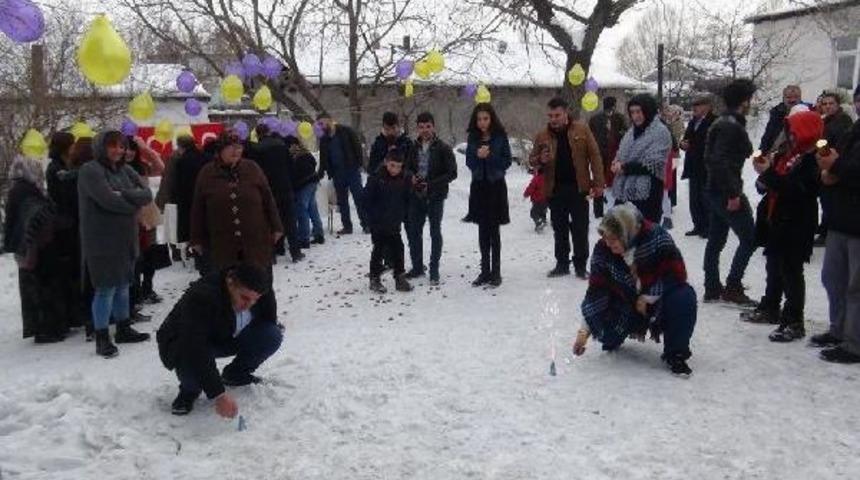 Eksi 15 Derecede Kar &Uuml;zerinde Nikah Kıydılar