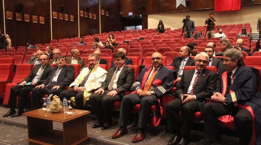 Er&uuml; Tıp Fak&uuml;ltesi Dekanı Prof. Dr. Hakan Poyrazoğlu: &ldquo;tıp Eğitimi Can &Ccedil;ekişiyor&rdquo;