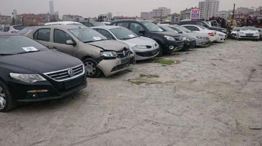 Otomobiliniz Camına Bırakılan "ben &Ccedil;arptım" Kartlarına Dikkat!