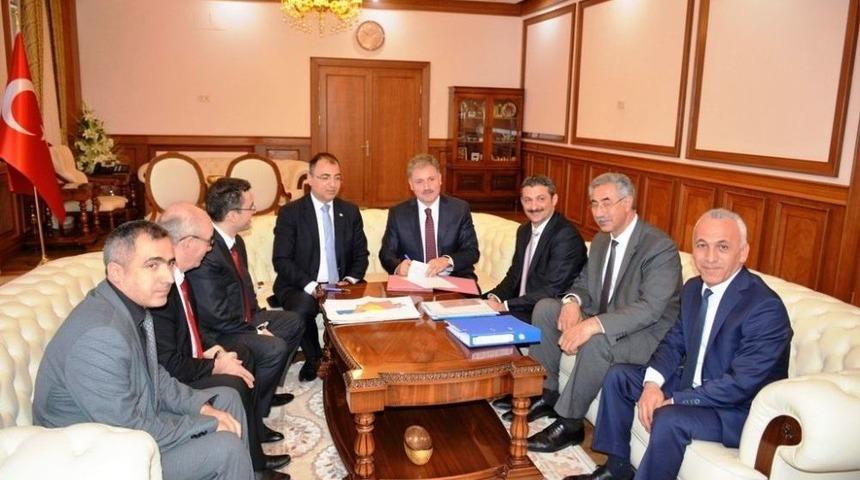 Sağlık Yatırımları İ&ccedil;in Arsa Devri Ger&ccedil;ekleştirildi