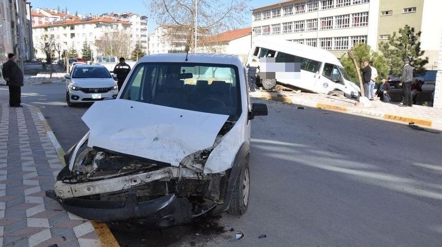 Tokat&rsquo;ta Trafik Kazası: 2 Yaralı