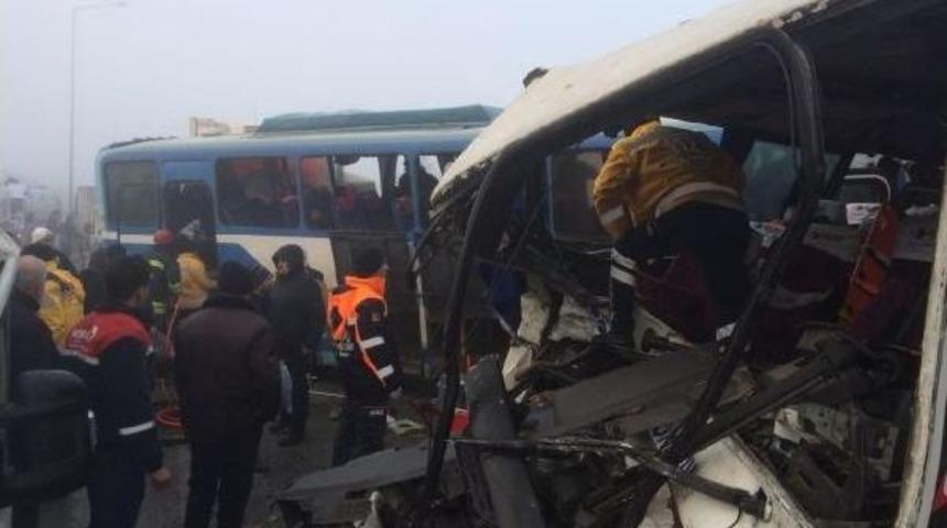 Konya'da Yaklaşık 40 Aracın Karıştığı Zincirleme Kaza (2)